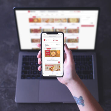 Mockup de l'application et du site web Pizza Hut sur un Iphone et macbook, crée par Mikado Plus, une agence web en Luxembourg